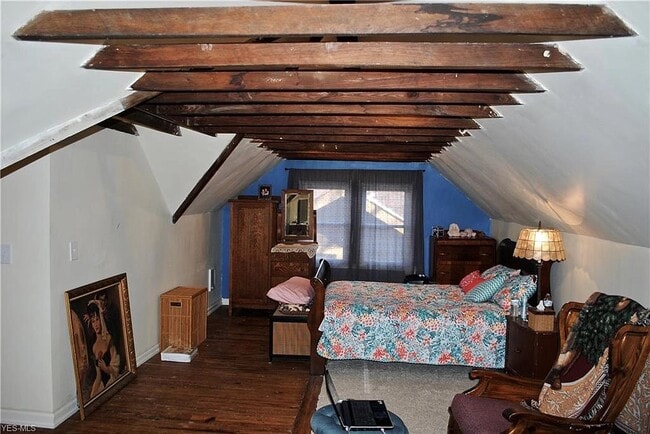 Large Living Space with Free Wifi - 3251 Silsby Rd