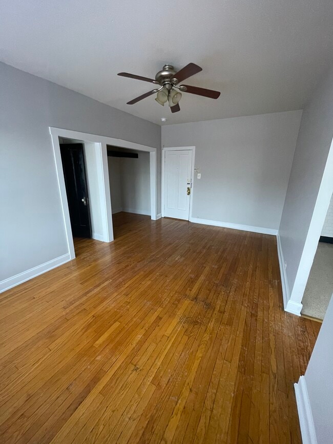 Building Photo - 4354 N Elston Ave