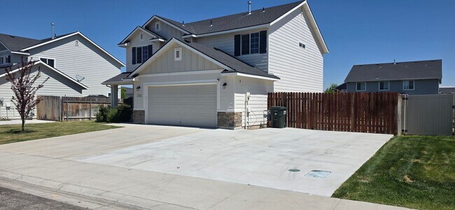 Foto del edificio - Stunningly Upgraded 4-Bedroom Home in Prime Kuna Location