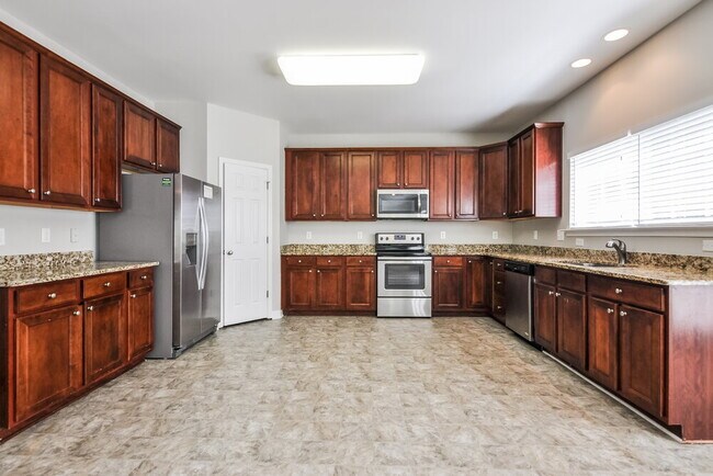 Building Photo - 5324 Sapphire Springs Dr