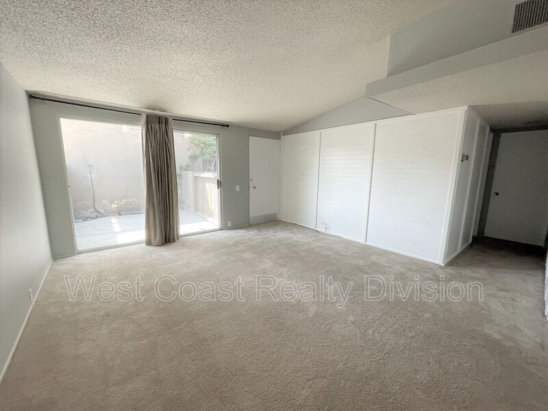 Primary Photo - 45900 Ocotillo Dr