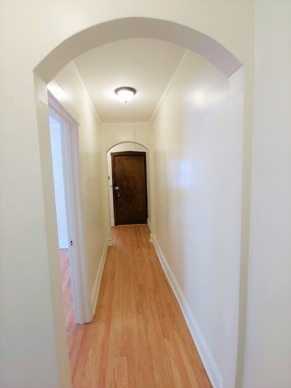 Building Photo - Classic Chicago 1 Bedroom