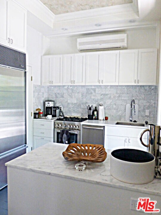Building Photo - 1416 Havenhurst Dr