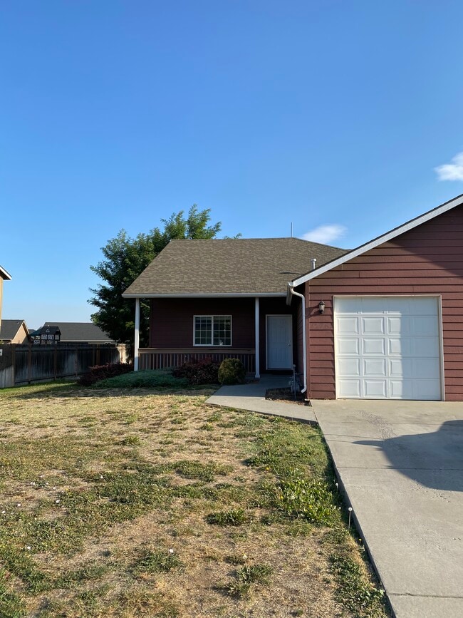 Building Photo - 276 NW schnabel ln