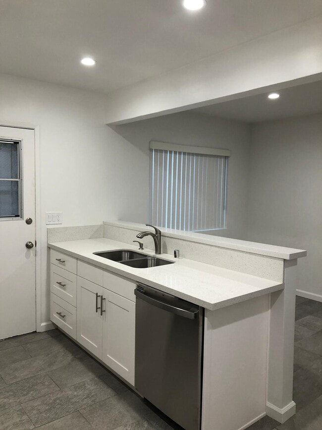 Kitchen and Dining Room - 319 Mariposa Ave