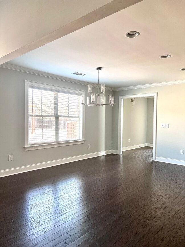 Building Photo - Impressive 4BR/2.5 bath home with a loft!