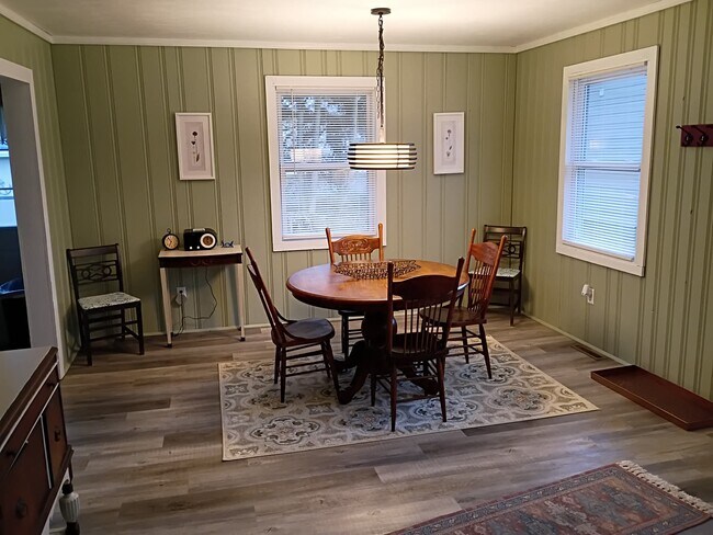 Building Photo - 207 Walnut St