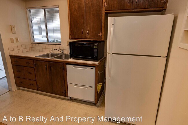 Building Photo - 4 br, 2 bath House - 1245 Nadine Dr