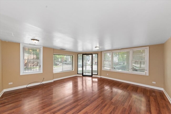 Building Photo - 3000 S Kedvale Ave