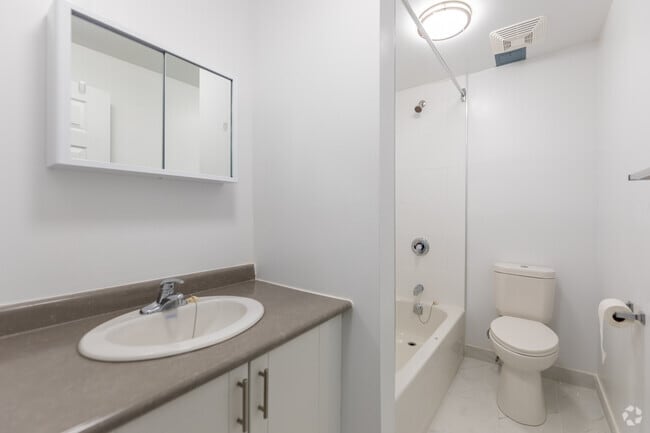 2BR, 1BA - 784SF - Bathroom - 11 Kendale Court Apartments