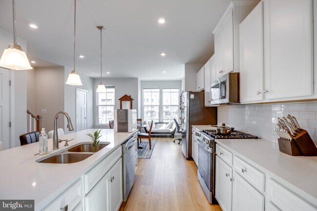 Building Photo - 4468 Sulford Ter