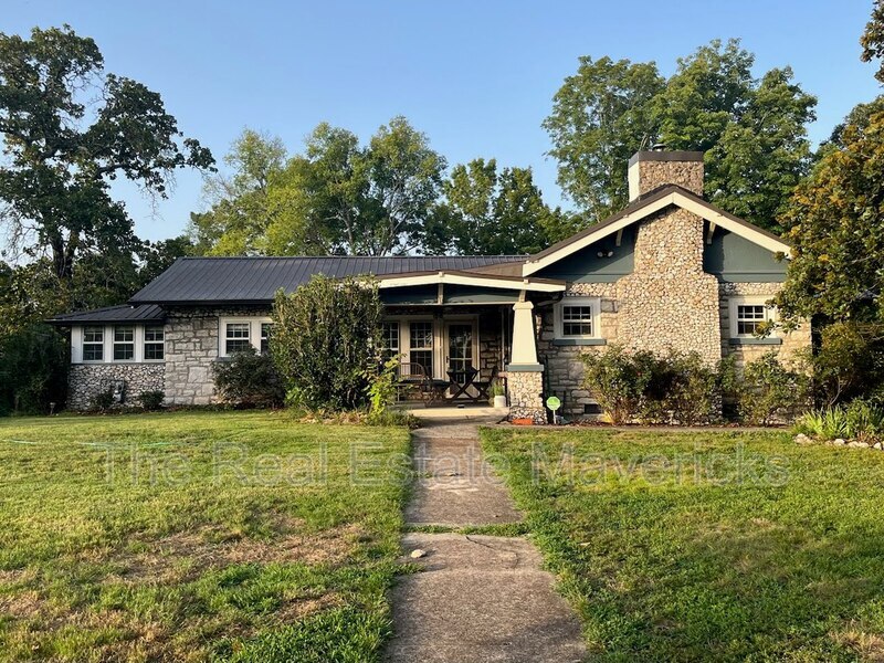 Primary Photo - 3320 Montview Dr