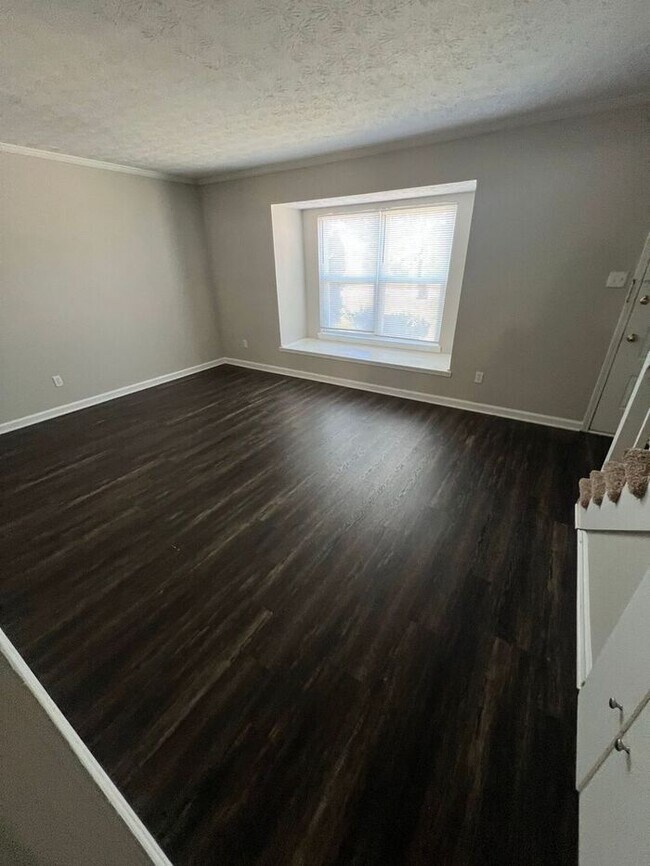 Foto del edificio - Ready Now!!! 2 bedroom 1.5 bath townhome off of Lenora Church Rd.!!