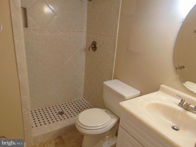 Building Photo - 231 Raintree Blvd