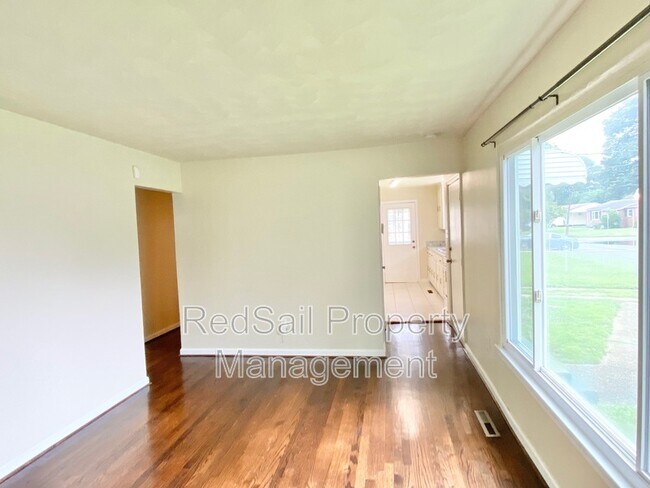 Foto del edificio - 5008 Neal St