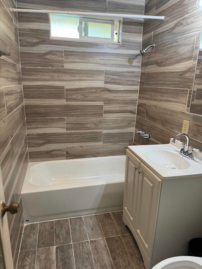 Foto del edificio - 407 Violet Ave