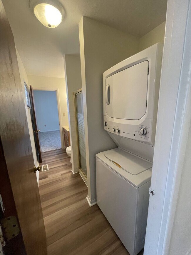 Foto del edificio - 6513-6515 Walnut Ridge