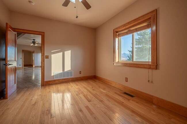 Foto del edificio - Stunning 4 bed, 3 bath home on 2.8 Acres
