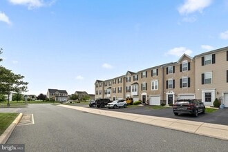Building Photo - 110 Topaz Dr