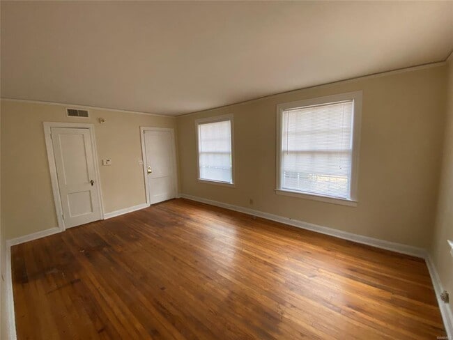 Building Photo - 3385 Le Bron Rd
