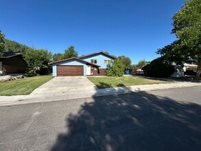 Building Photo - 834 N 12th St E