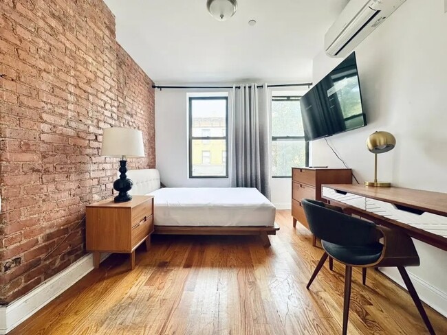 Foto del edificio - Furnished room/NOT APARTMENT