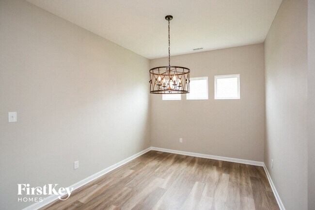 Building Photo - 671 Springdale Ln
