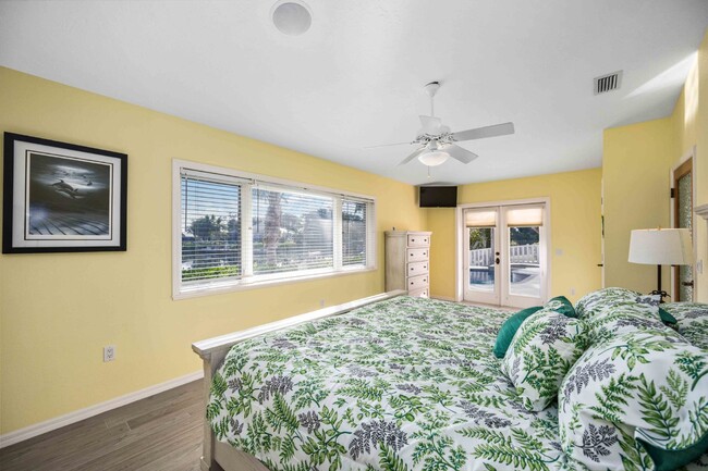 Building Photo - Experience the Ultimate Waterfront Getaway!