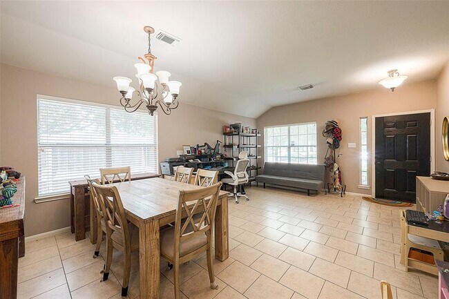 Foto del edificio - 1602 Rustic Hollow Ln