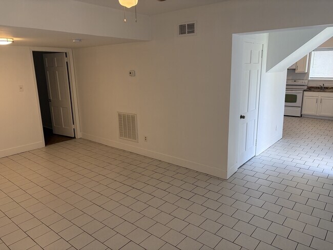 Building Photo - 2317 E Magnolia Ave