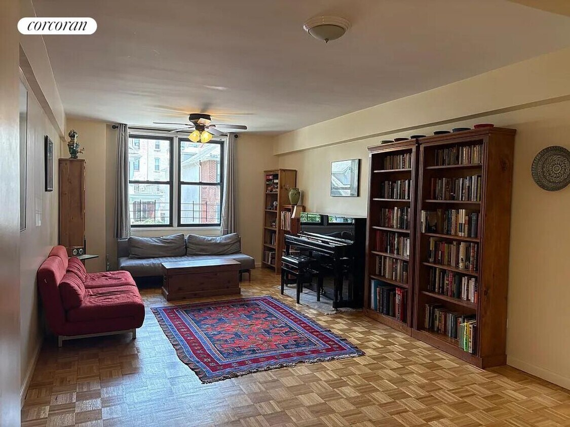 Foto principal - 1580 E 18th St