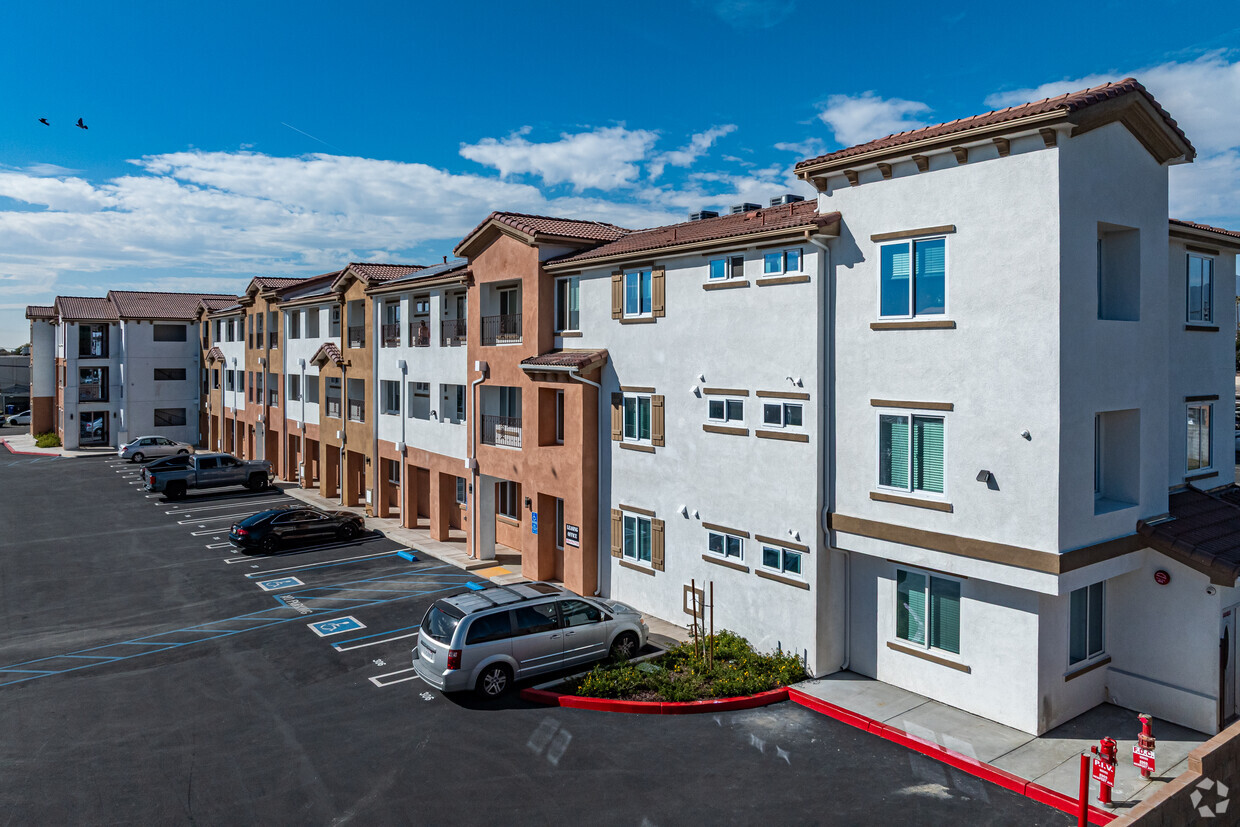 Foto principal - 8969 Newport Ave