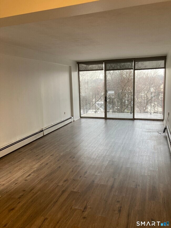 Foto del edificio - 87 Glenbrook Rd