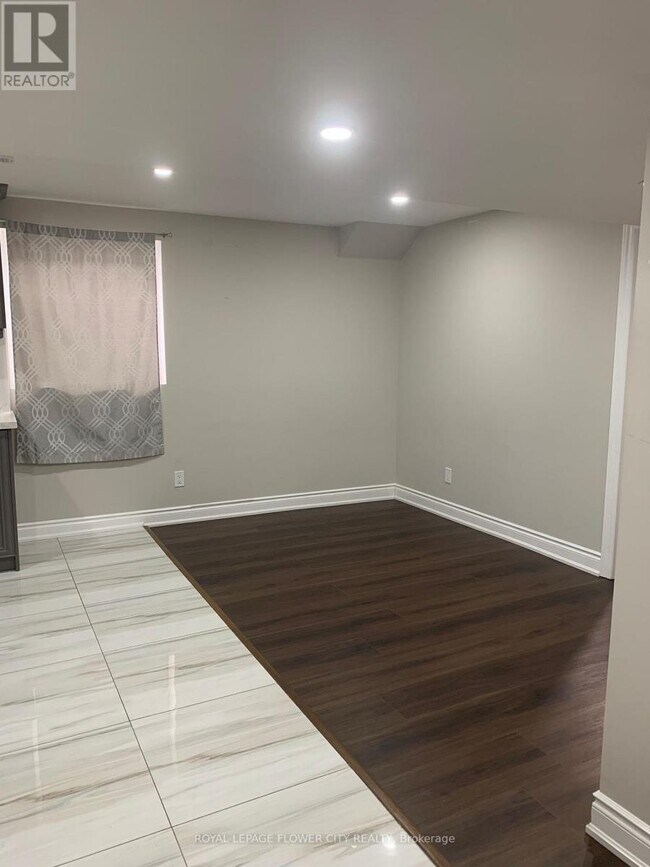 Building Photo - 62 Hardgate Crescent