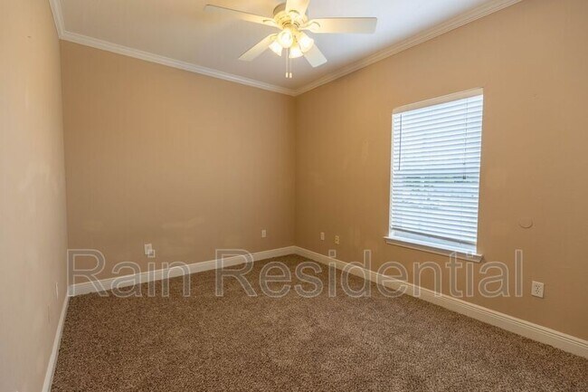 Building Photo - 12053 Highland Ave