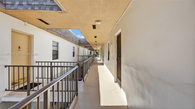 Foto del edificio - 8267 SW 128th St