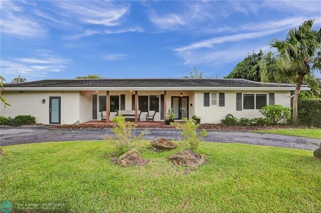 Building Photo - 711 S Highland Dr