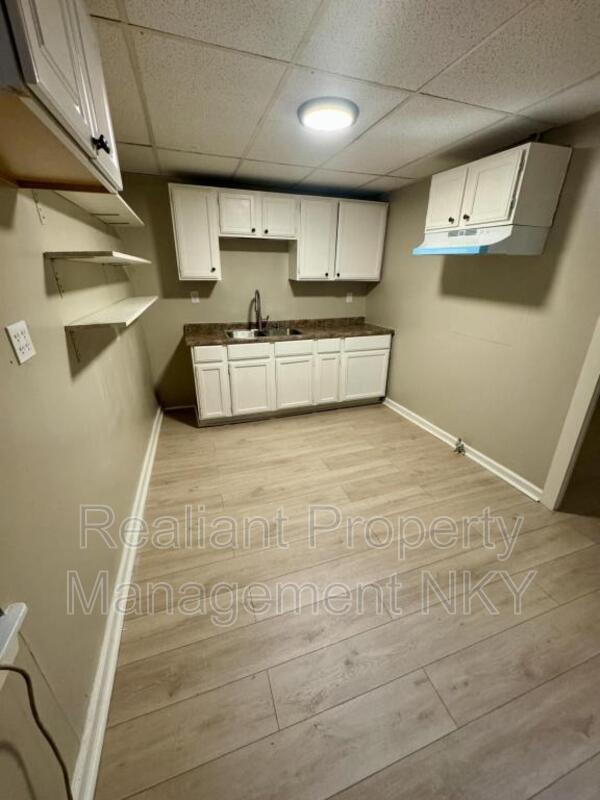 Building Photo - 218 E 12th St