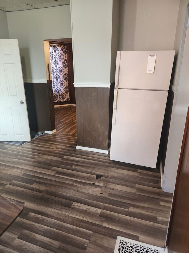 Building Photo - 202 5th Ave