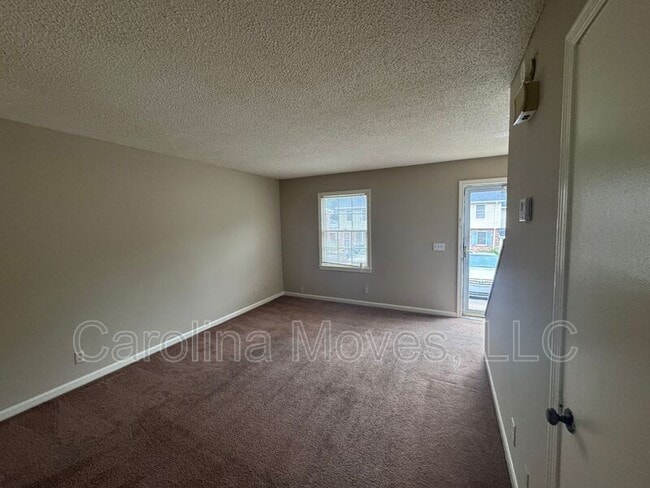 Building Photo - 172 Pine Creek Ct Ext