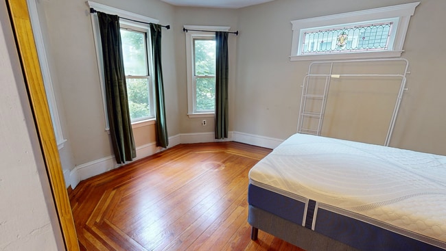 Building Photo - 6/1/26 Tufts area renovated 4BR apartment,...