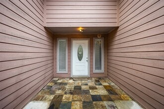 Building Photo - 7226 Ridgeberry Dr