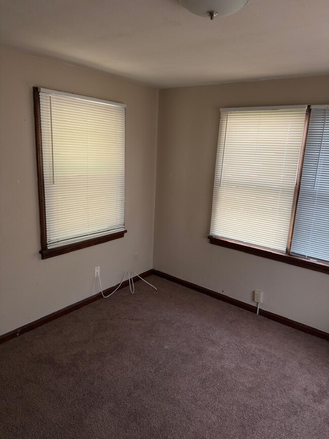 Building Photo - 7046 Manette Dr