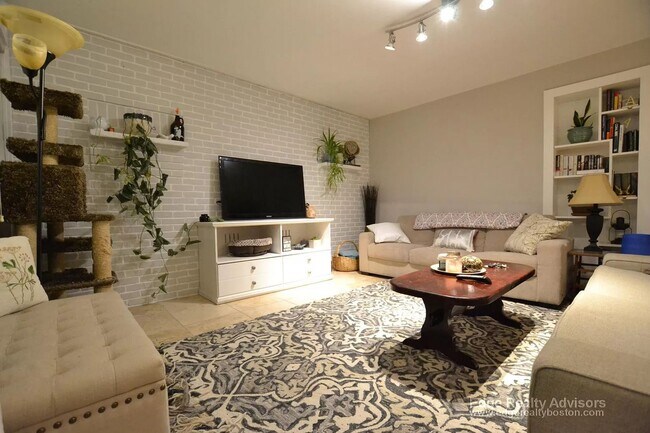 Foto del edificio - Central Heat/AC, In-Unit Washer and Dryer,...