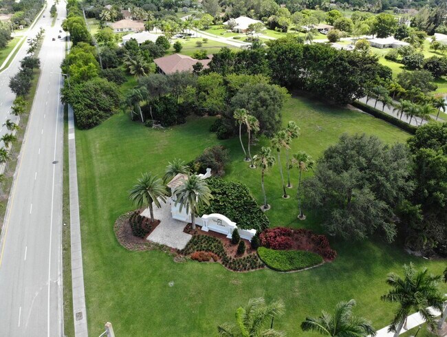 Building Photo - 8080 Briantea Dr