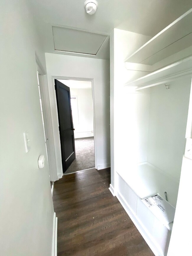 Foto del edificio - Renovated Split Level Townhome!