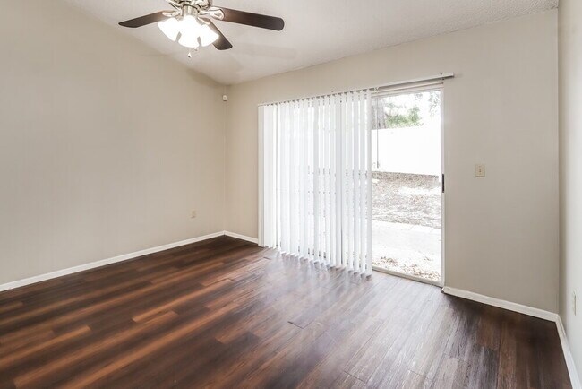 Building Photo - 409 Benson St