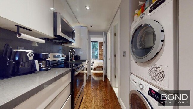 Foto del edificio - 334 E 6th St