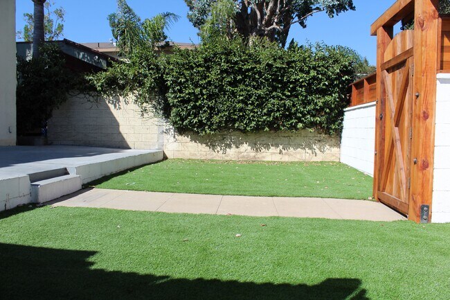 Foto del edificio - 1037 Pleasantview Ave