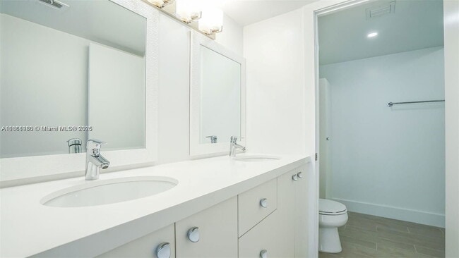 Building Photo - 1901 Brickell Ave